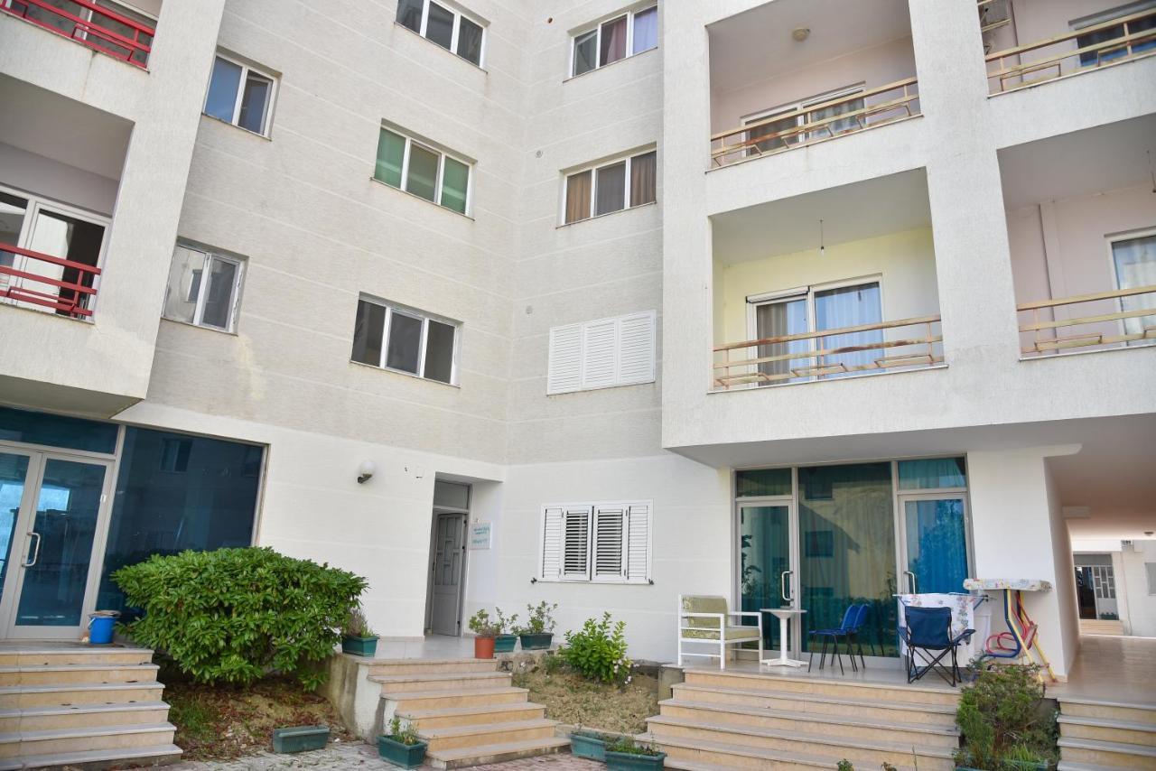 Flowers Apartments Golem  Exterior photo