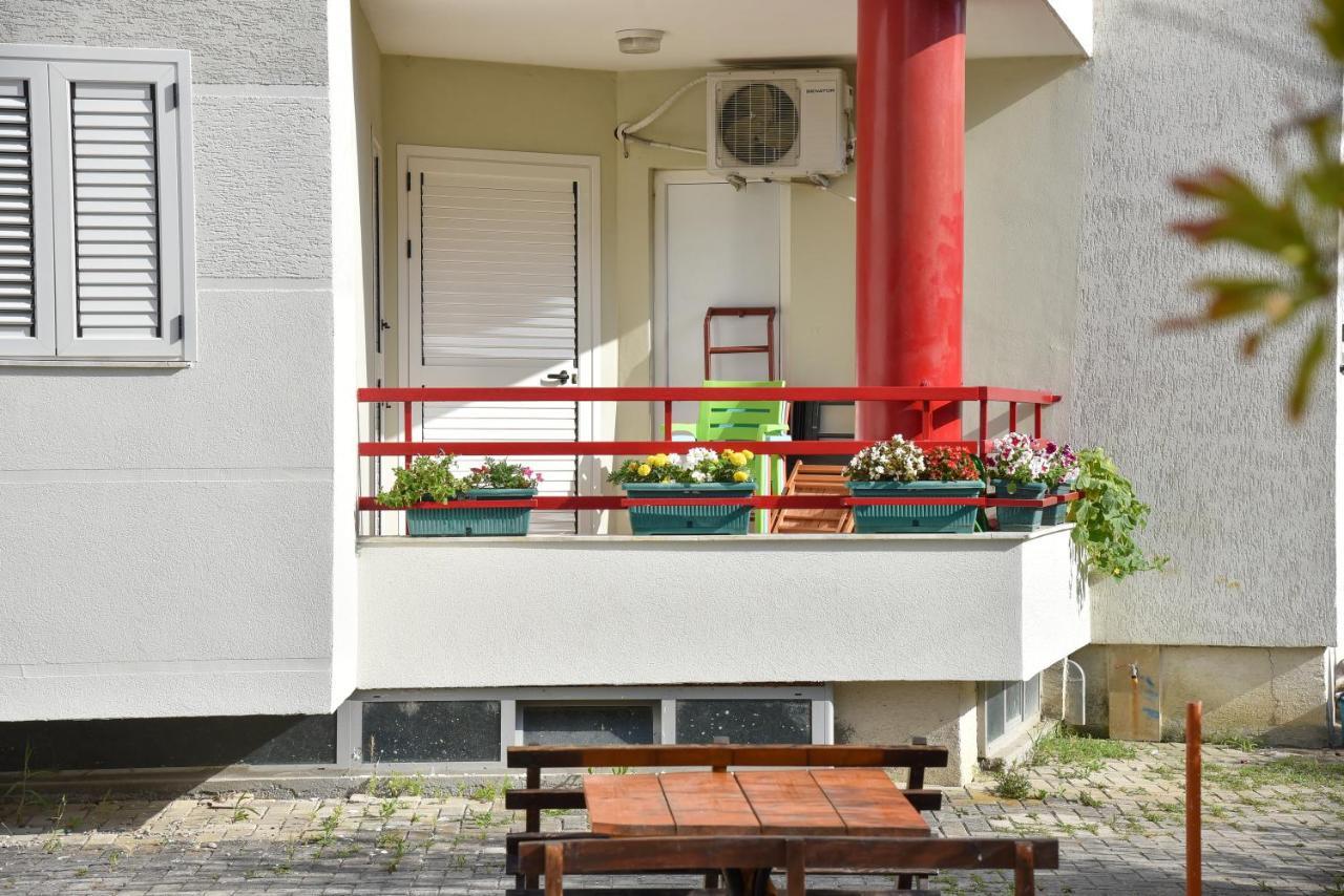 Flowers Apartments Golem  Exterior photo