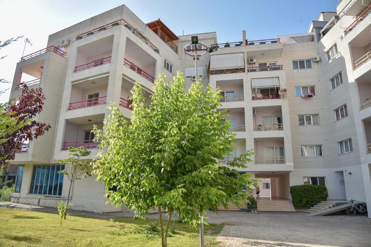 Flowers Apartments Golem  Exterior photo